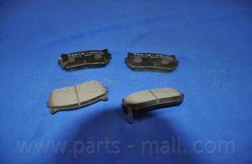 PARTS-MALL PKB-008 Комплект тормозных колодок,